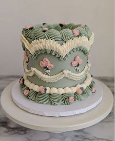 there is a cake that looks like it has been decorated with flowers and waves on top