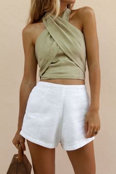 Outwear Outfit, Halter Neck Crop Top, Colorful Crop Tops, Halter Neck Top, Inspiration Mode, Solid Tops, Mode Inspiration, Sleepwear Women, Holiday Fashion