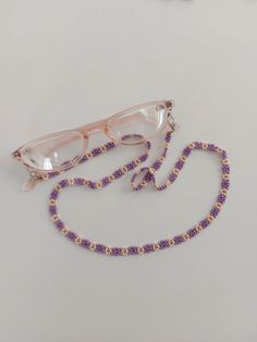 This handmade glasses strap is hand-woven with the highest quality glass beads.  There are stainless apparatus at both ends.  Length is 27 inches.  You will attract attention in your environment with your glasses strings.  You can use daisy glasses lanyard easily in all seasons. Daisy Glasses, Sunglass Strap, Beaded Glasses, Glasses Necklace, Glasses Lanyard, Glasses Chains, Glasses Strap, Sunglasses Strap, Girl Accessories