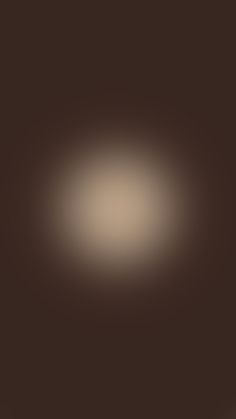 Light Brown Minimalist Wallpaper, Tan Homescreen Wallpaper, Iphone Background Gradient, Light Brown Aesthetic Wallpaper Plain, Iphone Background Brown, Brown Metallic Wallpaper, Iphone Home Screen Inspo Aesthetic, Brown Basic Wallpaper, Brown Winter Aesthetic Wallpaper