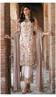 Bollywood Style Dress, Pakistani Party Wear Dresses, Wedding Outfits For Women, Pakistan Dress, Pakistani Party Wear, Pakistani Fashion Party Wear