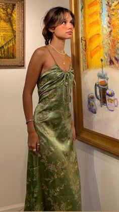 Party Dress Midi, Satin Party Dress, Prom Dress Inspo, Formal Prom Dress, Estilo Hippie, Prom Dress Inspiration, Green Vintage