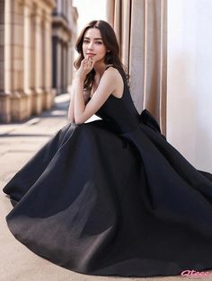 Qteee - Formal Black Evening Dress for Hosts and Party Moderators in Artistic Events Classy Evening Gowns, Skirt Wedding Dress, Black Evening Dress, Black Evening Gown, Long Sleeve Evening Gowns, Velvet Maxi Dress, Black Formal, Party Dress Long Sleeve, Black Evening Dresses