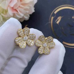 Crafted from 18k yellow gold, these exquisite earrings feature delicate flower motifs with sparkling diamonds. The perfect blend of elegance and luxury, these earrings will add a touch of sophistication to any outfit. Experience the timeless beauty and brilliance of Frivole Gold Flower Diamond Earrings. ADDITIONAL INFORMATION Color: gold Stone: Cubic Zirconia Ref. vcaro3 Material:- 925 Sterling Silver - 18k Gold Plated- 18k Real Gold ( contact us via instagram) Our replica products are committed Luxury Single Cut Diamond Flower-shaped Earrings, Flower Diamond Earrings, Trinity Bracelet, Flower Motifs, Detailed Jewelry, Gold Stone, Gold Flower, Delicate Flower, Love Bracelets