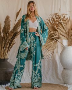 Our Short Kimono offers an easy, relaxed fit, combining comfort with understated elegance. Its fluid silhouette adds a touch of effortless charm to any outfit, making it a versatile piece for both casual days and special moments.