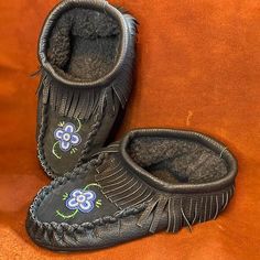 On offer is a beautiful pair of Ladies size 10 Black Buffalo Hide leather with handmade bead work from the Manitoba first nations artist Night Eagle. 100% leather with embroidered bead work. These moccasins will stretch a little once worn. No return policy on the moccasins! If you want to see more of my items, google (The Kanata Shop) NOTE: APPLIES TO ALL BUYERS  Look At all Picture's Closely, What You See Is What You Will Receive, I Do My Best To Get You The Best View Of The Item.  (PLEASE ASK ALL AND ANY QUESTIONS?)  LOOK AND READ EVERYTHING BEFORE YOU PURCHASE Shipping & Handling, Materials And Expenses Will Be Included In Shipping Fee All border / customs fee's and or taxes are solely the responsibility of the buyer. If you are satisfied with your purchase please leave positive feedbac Leather Lined Slip-on Moccasins With Moc Toe, Leather Slip-on Moccasins With Tassels, Black Leather-lined Moccasins With Plain Toe, Black Semi-formal Moccasins With Stitched Sole, Handmade Traditional Slip-on Moccasins, Leather Flower, Great Plains, Leather Hide, Leather Flowers