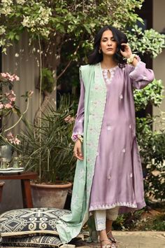 Lavender Suit, Net Shirt, Heavy Dupatta, Salwar Suit Designs, Suit Combinations, Salwar Kamiz, Clothes Women, Modest Fashion Outfits, Suit Designs