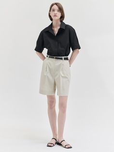 This is a trendy and feminine pants by NILBY P that is made out of high quality and sturdy material. With distinctive mood of the design and comfortable wear, you can style it for your casual daily outfit.- Clean single tuck detail- Back welt pockets detail- Feminine and trendy mood Line Shorts Outfit, A Line Shorts Outfit, Half Pants Outfit, Feminine Pants, Half Pants, Pants Outfits, A Line Shorts, Shorts Outfit, Summer Cotton