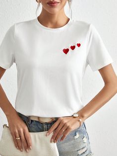 Camiseta con bordado de corazón de cuello redondo Blanco Casual  manga corta Tela tejida Corazón  Elástico Ligero Verano Women Clothing, size features are:Bust: ,Length: ,Sleeve Length: Embroidery Hearts, Printed Sleeveless Top, Shirt Embroidery, Round Neck Tees, Embroidery Fashion, Inspiration Mode, Affordable Clothes, Types Of Dresses, White Casual