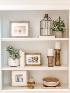 a white book shelf with pictures and other items on it, along with a video explaining how to decorate bookshelves