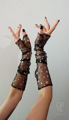 Limited edition! This pair of fingerless gloves is made of tulle with gold foil stars and feature a separate thumb. They're perfect to grade up any witchy, goth or evening look. ** SIZE INFORMATION ** Please select your preferred size from the bar: - Small - wrist contour: 16cm or 6 1/4'' - Medium - wrist contour: 18cm or 7'' - Large - wrist contour: 19.5cm or 7 3/4'' ** CARE INSTRUCTIONS ** Spot wash only -this will prevent early damage on the stars foil. It's highly recommended to use your hai Aesthetic Clothes Accessories, Star Witch Aesthetic Outfit, Cute Star Themed Outfits, Eco Goth Fashion, Star Themed Accessories, Star Themed Clothing, Starcore Clothes, Witch Themed Outfit, Star Theme Outfit