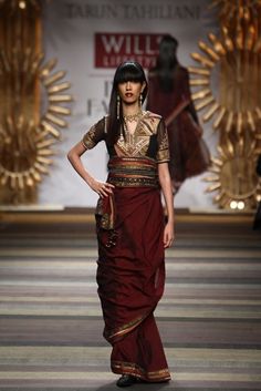 Modern Saree Draping, Saree Wearing Styles, Saree Draping Styles, India Fashion Week, Desi Clothes, Indian Lehenga, Tarun Tahiliani