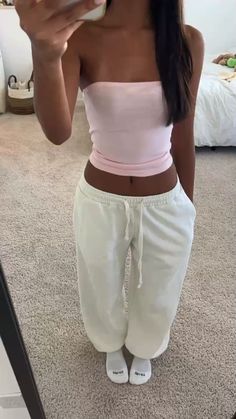 To School Outfits, Soft Basic Outfits, Cute Jeans And Top Outfits, Outfits With Pink Top, Summer Tube Tops, Basic Pink Outfit, How To Style Tube Tops, Summer Outfit Ideas 2024, Basic Outfits For Summer