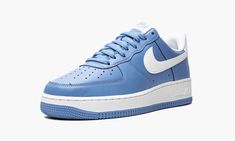 The Nike Air Force 1 Low “University Blue” is a colorway of the retro basketball shoe that looks to the popular “UNC” theme that originated on the Air Jordan 1 in 1985 for design inspiration.  A Fall 2021 release by Nike, the “University Blue” is reminiscent of the brand’s late ‘90s and early 2000s Air Force 1 and Dunk colorways that also appeared in “University Blue” or “Powder Blue. ” Here, the entire upper, including the perforated toe, mid-panel, collar, and heel, appear in University Blue-c Dunk Colorways, Unc Shoes, Sneaker Displays, Sneakers Box, Kobe Shoes, Retro Basketball Shoes, Retro Basketball, Marina Blue, Mens Nike Shoes