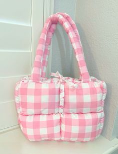 Pink Quilted Bag For Shopping, Cute Quilted Bags For Everyday Use, Pink Quilted Shoulder Bag For Daily Use, Pink Quilted Rectangular Shoulder Bag, Everyday Pink Quilted Shoulder Bag, Pink Quilted Tote Bag, Gingham Tote Bag, Puff Quilt Tutorial, Puff Quilt