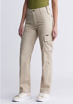 The high rise and pillar legs of our Jane pants are combined with casual cargo pockets to offer a casual look. They are sure to flatter virtually any shape and add an eye-catching edge to any ensemble. Pantalon Large, Short Tops, Short Pants, Sweater Hoodie, Straight Leg Jeans, Casual Looks, Loose Fitting, High Rise, Pants For Women