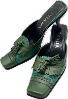 Green Square Toe Heels For Formal Occasions, Green Low Heel Retro Heels, Elegant Green Square Toe Heels, Green Leather Sole High Heels, Green Heels With Leather Sole For Party, Spring Green Heels With Leather Sole, Vintage Almond Toe Green Heels, Vintage Green Almond Toe Heels, Green Leather Pointed Toe Heels