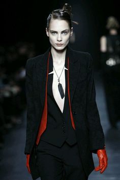 Dope Clothes, Red Gloves, Black Suit, Ann Demeulemeester, Dark Fashion, Dandy, Fashion Details, Costume Design, Gothic Fashion