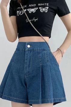 High-waisted Pleated Shorts For A Day Out, Trendy Pleated Short Shorts, Denim Pleated Short Bottoms, Trendy High Waist Pleated Shorts, Trendy Pleated Bottoms, Trendy Pleated Shorts, Trendy Pleated Shorts For Spring, Pleated Short Bottoms For Day Out, Trendy Pleated Short Bottoms