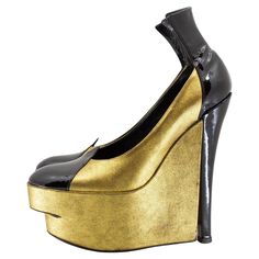 Worn on the Runway Fall 2008, metallic gold platform wedges. Skinny Heel. Platform Bottom. Slip on. Tonal Stitching. Patent Leather. EU 38.5 / US 8 *Look 19, Louis Vuitton Fall 2008 Ready-to-Wear Gold Louis Vuitton Shoes, Louis Vuitton Runway 90s, Louis Vuitton Closed Heels, Louis Vuitton Patti Wedge Boot, Louis Vuitton Runway, Louis Vuitton Vintage Runway, Gold Platforms, To Wear, Platform Wedges