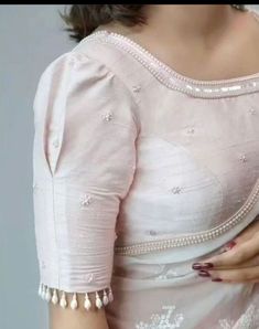 Simple And Cute Blouse Designs, Sleave Ideas Woman Saree Blouse, Simple Half Hand Blouse Designs, Blouse Design Half Sleeves, Sleeve Designs For Saree Blouse, Plain Saree Blouse Designs Latest, Pattu Saree Blouse Hand Designs Latest, Half Hands Blouse Designs Latest, Saree Blouse Simple Designs