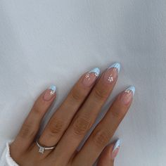 Almond blue tips with floral detail Simple Acrylic Nails, Classy Acrylic Nails, White Nail, Classy Nails