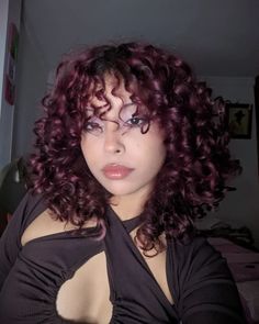 @lalalauriss on ig Curly Hair With Bangs Dyed, Cherry Wine Curly Hair, Pink Money Piece Curly Hair, Red Violet Curly Hair, Red Curly Hair Styles, Cherry Red Hair Curly Short, Curly Maroon Hair, Dark Cherry Hair Curly, Red Wine Curly Hair