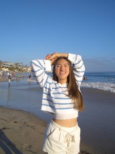 #beach #beachpictureideas #beachlife #sweater #fall #summer #ocean #fashion #fashion #nature #california #californiacoast #coastalgirl #coastalaesthetic Nature California, Beach Day Outfit, Fashion Nature, Summer Ocean, Ocean Fashion, California Coast, Day Outfit, Beach Life