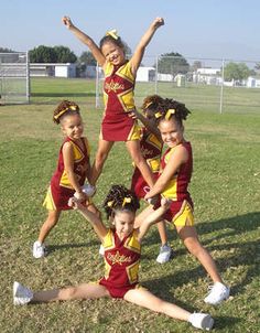 Rec Cheerleading, Cheer Stunts Easy, Stunts Cheer, Acro Stunts, Easy Cheerleading Stunts, Easy Cheer Stunts, Easy Cheers