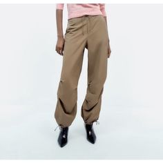 High-Waisted Pants With Elastic Drawstring Waistband. Side Pockets And Back False Welt Pockets. Pleats At Knee. Adjustable Elastic Drawstring Hem. Front Zip And Metal Hook Closure. Zara Cargo Joggers, Khaki Parachute Pants, Parachute Pants Women, Tulle Pants, Jeans Romper, Hot Pink Pants, Balloon Pants, Zara Jumpsuit, Yellow Pants