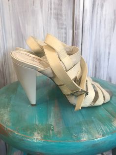 Vintage women's sandals - shoes - pumps - Miss Sixty off white leather sandals - made in Italy - chic sandals size 37eu or 6 1/2us Italy Chic, 90s Boots, White Leather Sandals, Chic Sandals, Beautiful Belts, Miss Sixty, Brown Leather Belt, Vintage Boots, Black Boots Women