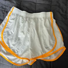 Never Worn White Sporty Shorts For Spring, White Summer Athletic Shorts For Beach, White Nike Athletic Shorts For Summer, White Sports Shorts For Spring, White Stretch Athletic Shorts For Summer, White Summer Athletic Shorts For Workout, Summer White Athletic Shorts For Workout, White Stretch Summer Athletic Shorts, Summer Workout White Athletic Shorts