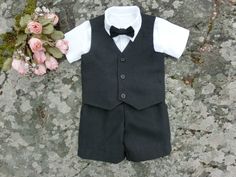 Handmade boy's suit in black linen with off white linen shirt; a classic look for a ring bearer or any other formal occasion. This boy's linen outfit is made with lots of love and care. This wedding outfit consists of four pieces: a vest, a shirt, shorts and bow tie. The vest and shorts are made of black 100% linen and the shirt is made in off white linen.A linen bow tie completes the look. An elastic waist on the shorts provides maximum comfort for your little man, and the shorts are also equip Ring Bearer Outfit Black Suspenders, Linen Ring Bearer Outfit, Ring Boy White, Flower Boy Toddler, Page Boy Navy Shorts, Suit Vest Outfits, Boy Suspenders Outfit, Brown Linen Pants, Natural Linen Pants