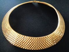 Rare Vintage Demas DL Auld Yellow Gold Plated Metal Basket Weave Mesh Designs Collar Necklace Cleopatra Style Jewelry Simply Elegant Timeless Iconic Piece That Never Goes Out of Style! This lovely piece is signed A with wings on the clasp. Measures approx: 17 inches and 1 inch wide. This lovely necklace is in Excellent vintage condition beautiful clean shiny and ready to wear! For more brand names of vintage jewelry and accessories please see our "High End Vintage Jewelry" Shop Section: https:// Cleopatra Jewelry, Cleopatra Style, Metal Basket, Bridal Jewelry Collection, Metal Baskets, Lovely Necklace, Basket Weave, Simple Pleasures, Gold Jewelry Fashion