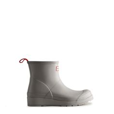 The Play Boot blends playfulness and practicality. A simplifying of the iconic design of the Original Boot, the Play Boot fast became a best-selling Hunter silhouette. Just grazing the top of the ankle, with a flatter platform sole for comfort, finished with a pull tab for easy foot entry. The design is crafted from th Womens Hunter Boots, Women's Rain Boots, Big Calves, Short Rain Boots, Green Boots, Wellington Boot, Womens Rain Boots, Hunter Rain Boots, Rubber Boot