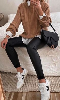 Dublin Winter, Lederhosen Outfit, Outfit Inso, Stylish Winter Outfits, Winter Fashion Outfits Casual, Outfit Chic, Business Casual Outfits For Work, Mode Casual, Trending Fashion