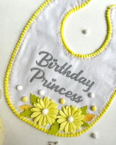 Make your little girl's birthday celebration extra special with our beautiful chamomile-themed birthday set! This charming set is the perfect way to complete any party outfit and is guaranteed to make your little one feel like the star of the show. The set includes a stunning birthday hat and a matching bib, both adorned with soft felt chamomiles, delicate tulle, grosgrain ribbons, and small pompoms. The hat is made of dense felt and expertly crafted to keep its shape, measuring 5.6 inches (14 Playful White Party Supplies For First Birthday, Cute White Party Supplies For Gifts, Cute White Party Supplies For Gift, Whimsical White Birthday Party Supplies, Whimsical White Party Supplies For Birthday, Baby Birthday Hat, Outfit Birthday Party, 1st Birthday Crown, Flower Outfit