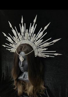 This crown adds sun-shine sparkle to a suit or outfit, with a modern twist on iconic images! The crown is crafted from sturdy, thick plastic zip ties attached to a simple metal band and comes in silver or antique gold The crown pictured above is about 7 inches high at its tallest / longest points, but can be customized to any length or pattern you want, as well as any color you prefer! Halo Crown Silver, Spiky Crown, Sunburst Crown, Modern Crown, Sun Crown, Crown Pictures, Tall Crown, Dulces Halloween, Crown Aesthetic