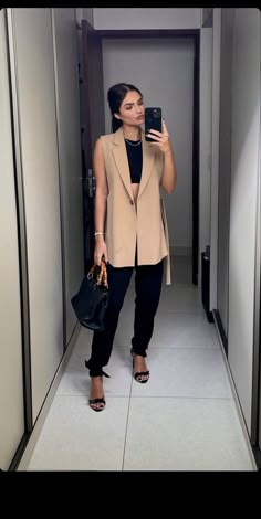 Blazer Vest Outfits For Women, Black Vest Outfit, Waistcoat Outfit, Vest Outfits For Women, Blazer Fits, Zara Looks, Outfit Elegantes, Sleeveless Blazer