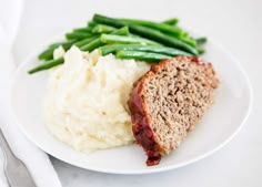 Easy Meatloaf Recipe - Tender and juicy homemade meatloaf topped with a sweet glaze. Simple to make and ready in less than an hour! #meatloaf #meatloafrecipes #beeffoodrecipes #beef #beefrecipes #comfortfood #dinner #dinnerrecipes #dinnerideas #easydinner #easyrecipe #recipes #iheartnaptime Easy Homemade Meatloaf, Meatloaf Topping, Grilled Cheese With Tomato, Homemade Meatloaf, Meatloaf Ingredients, Classic Meatloaf Recipe, I Heart Naptime, Best Meatloaf, America's Test Kitchen Recipes