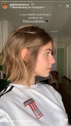 Light Brown Hair Color Short Hair, Short Light Brown Hair With Bangs, Light Brown Hair Bob, Light Brown Short Hair, Light Brown Bob, Short Light Brown Hair, Brown Bob Hair, 2000s Hairstyles, Honey Brown Hair