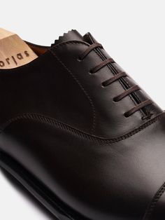 The Oxford is handcrafted to create a next level of sophistication and comfort. It's a confident, timeless and powerful shoe that does the speaking for you. Perfect for both formal and casual wear, these classics sharpen any modern man's shoe-arsenal.   Handmade in 128 steps. 61 dedicated working stations with artisans behind every stroke. Crafted using the Goodyear welt technique in Almansa, Spain. Men's Oxford Shoes, Brown Oxfords, Cream Shoes, Oxford Shoes Men, Shoe Tree, High Quality Shoes, Goodyear Welt, Outdoor Wear, Modern Man