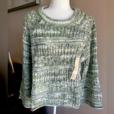 Brand New With Tags Chunky Sweater In Green And Cream. Rolled Hem And Sleeves. 24” Pit To Pit 20.5” Neck To Hem Spring Green Cozy Fit Top, Cozy Fit Green Top For Spring, Rolled Hem, Chunky Sweater, Universal Thread, Cropped Sweater, Scoop Neck, Sweaters For Women, Thread