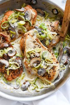 30-Minute Creamy Mushroom and Leek Chicken Breasts by foodiecrush: One pan is all you need for this savory, and super easy, chicken breast dinner that's on the table in 30 minutes or less. #Chicken #Leeks #Quick #Easy Leek Chicken, Leek Recipes, Foodie Crush, Mushroom Chicken, Quick Dinner Recipes, Poultry Recipes, Chicken Dinner Recipes, Chicken Breast Recipes, Healthy Chicken