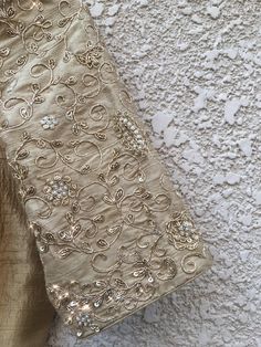 Shrena Hirawat- Gold and White Raw Silk Lehenga Set - Trendroots White Lehenga, Raw Silk Lehenga, Add Sleeves, Net Lehenga, Gold Blouse, Silk Lehenga, Net Dupatta, Art Dress, Hand Embroidery Designs