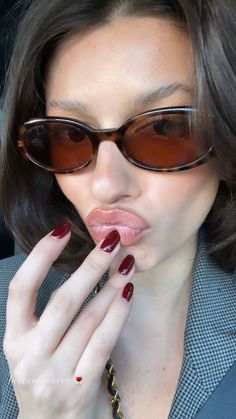 Latina Summer, Brown Aura, Trendy Sunglasses For Women, Stile Kendall Jenner, Kutek Disney, Unghie Sfumate, Uk Summer, 2024 Aesthetic, Looks Pinterest