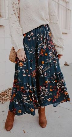 Skirt And Sweater, Peplum Tops, Mode Boho, Outfit Jeans, Mode Casual, Outfit Trends, A Skirt, Heidi Klum, Mode Inspo