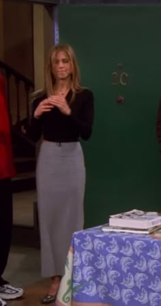 Rachel Office Outfit, Rachel Green Professional Outfits, Rachel Green Office Look, Rachel Green Long Skirt, 90s Inspired Work Outfit, 90s Workwear Women, Rachel Green Workwear, 90s Office Wear, Rachel Green Friends Outfits