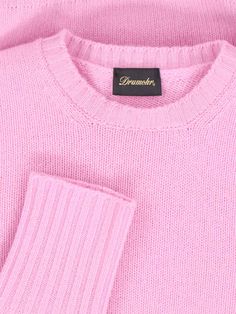 Drumohr basic sweater in pink cashmere with crew neck, ribbed trims, straight hem. Composition: 100% Cashmere Basic Sweater, Vacation Wardrobe, Cashmere Color, Basic Sweaters, Burberry Hat, Golden Goose Shoes, Italian Outfits, Modern Gentleman, Scarf Tying