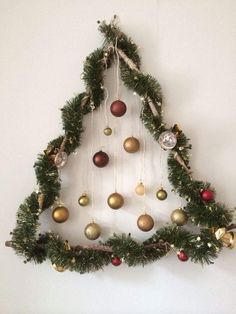 #homedecor, #interiordesign, #homedesign, #decor inspiration Wall Tree With Garland, Wall Decor Christmas Diy, Garland Tree On Wall, Garland Christmas Tree On Wall, Wall Xmas Tree Ideas, Flat Wall Christmas Tree, Flat Christmas Tree Wall, Christmas Wall Ideas, Xmas Wall Decorations